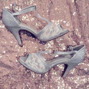 〰️🎁〰️CHRISTMAS $ 2Day ONLY 12/23/25 Dream Pairs Glittery Silver Lace Heels